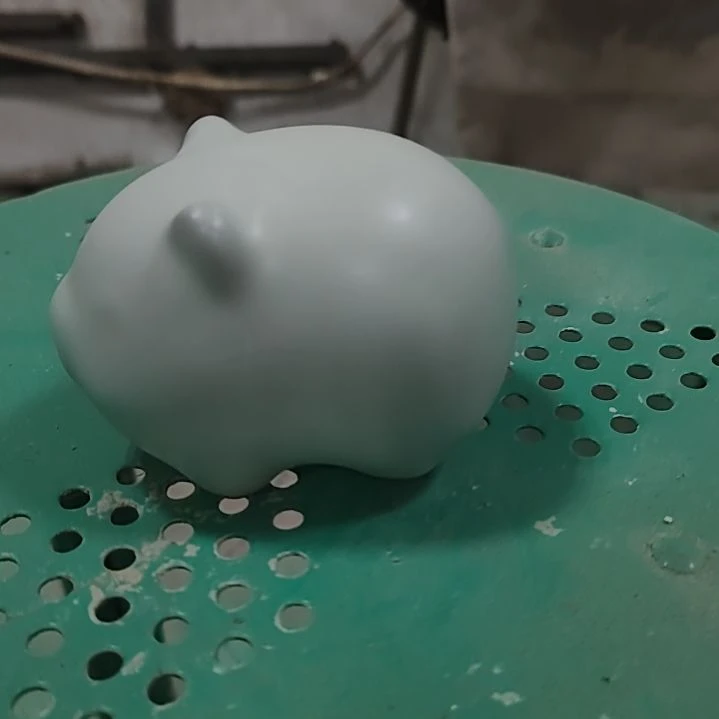 官瓷天青釉小肥猪