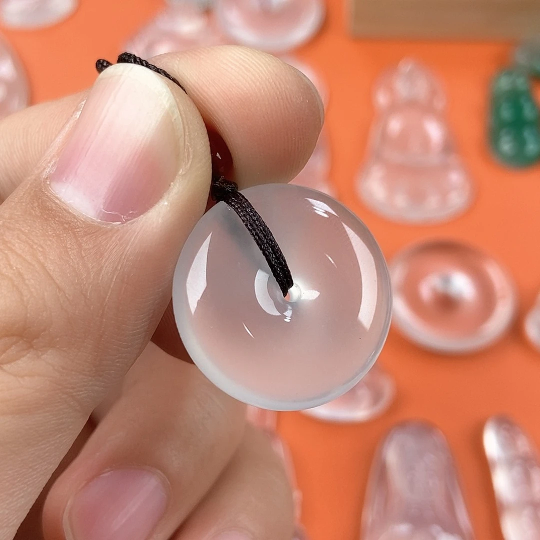 石英质玉颈饰未镶嵌平安扣