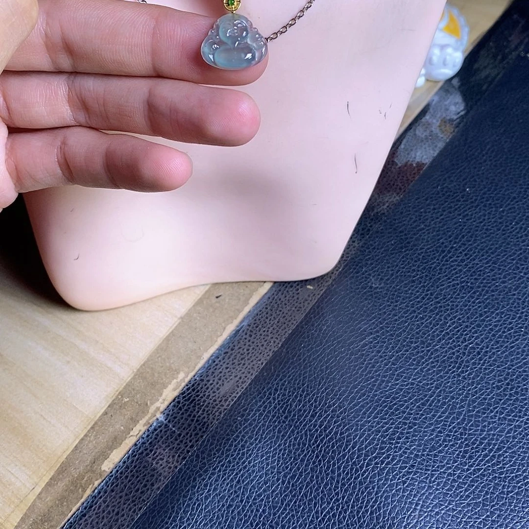 颈饰18K金镶嵌翡翠