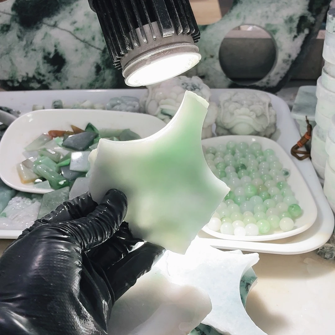 翡翠未镶嵌颈饰边角料