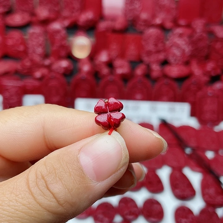 翡翠足银镶嵌耳坠