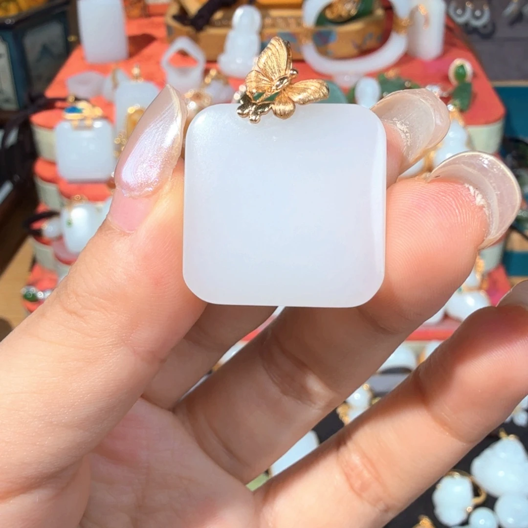 和田玉18K金镶嵌颈饰