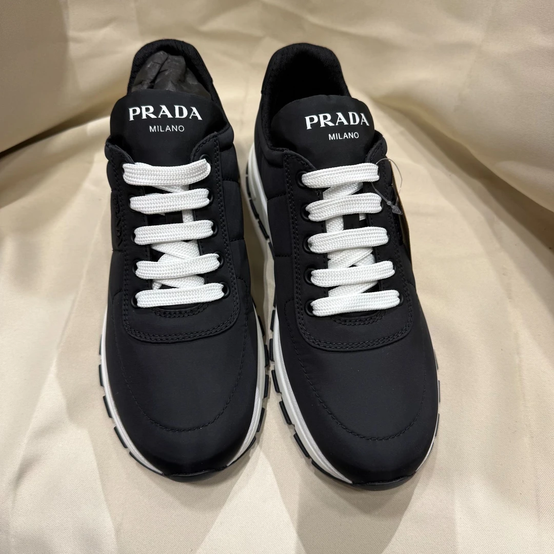 未使用 Prada/普拉达 未使用PRADA A008 黑面白底男款运动鞋 A008