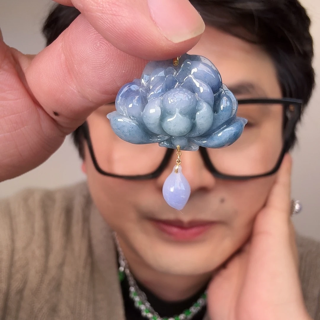 翡翠18K金镶嵌颈饰一件