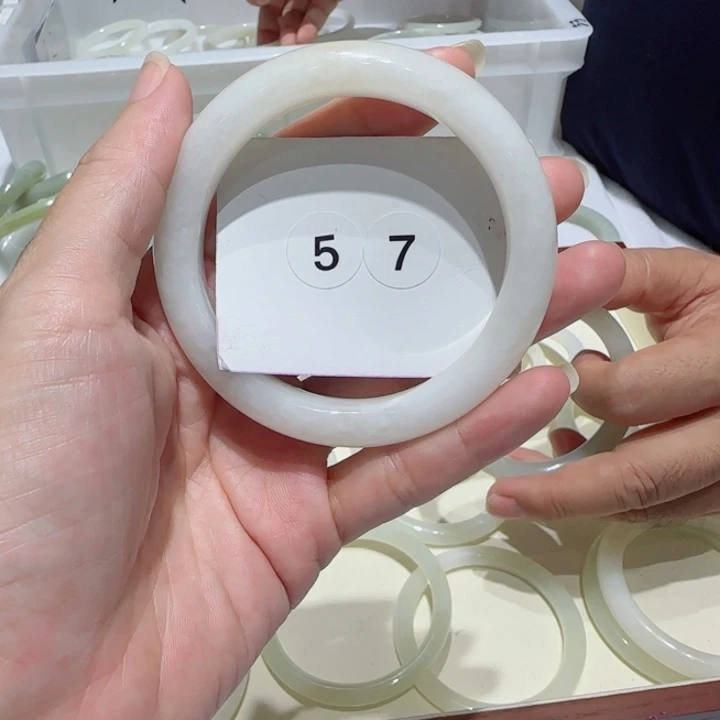 和田玉未镶嵌手镯372