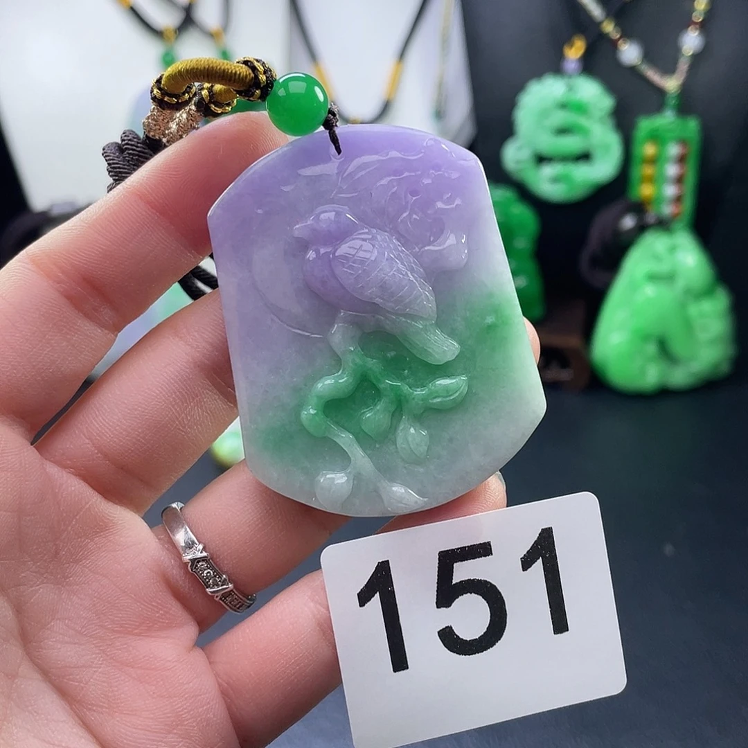 翡翠未镶嵌吊坠(赠链)