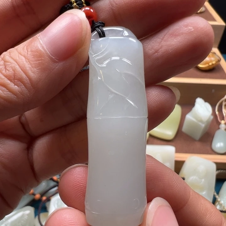 和田玉未镶嵌颈饰且末节节高