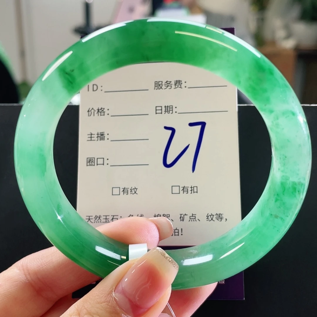 【闪购商品】未镶嵌手镯石英质玉