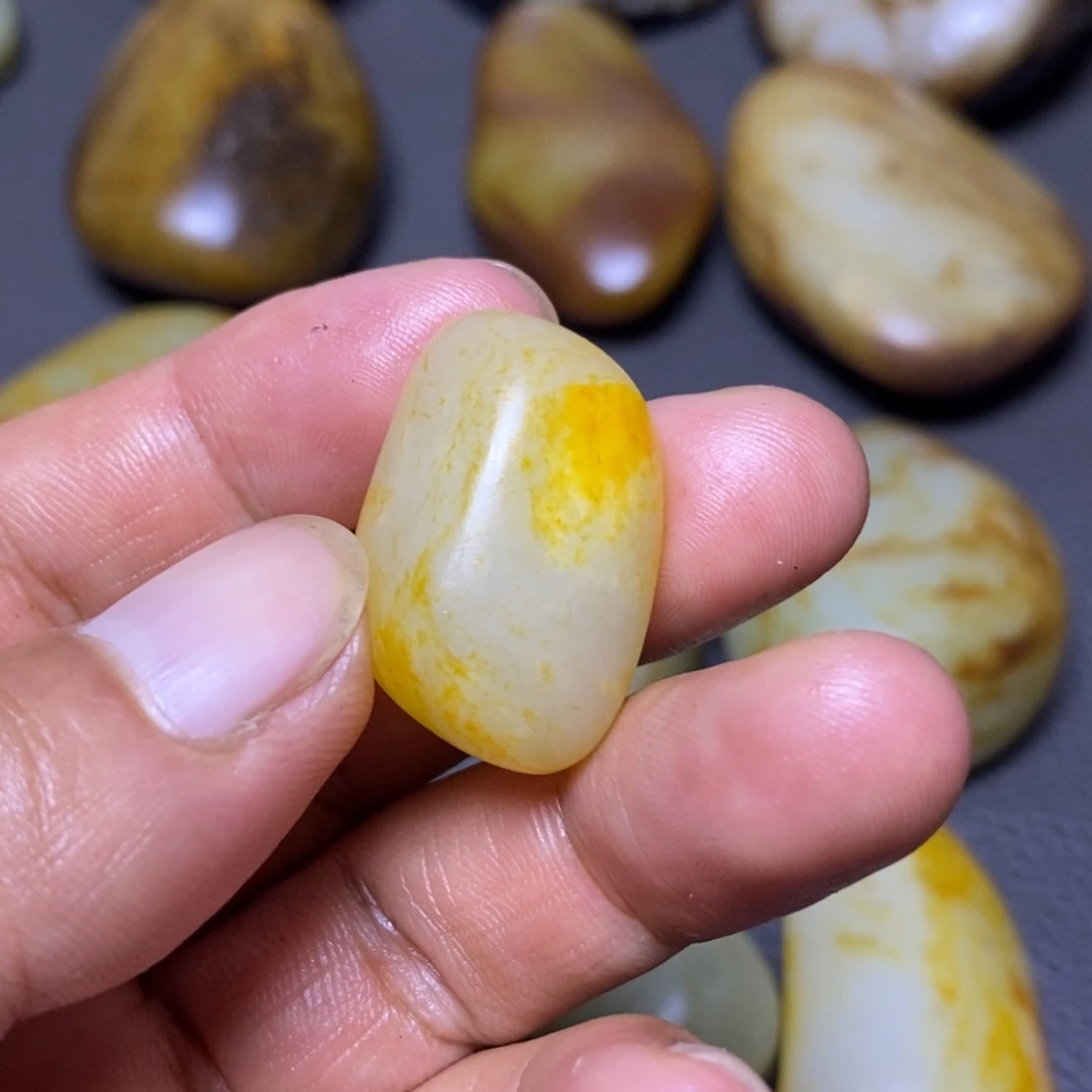 未镶嵌和田玉（糖玉）挂件