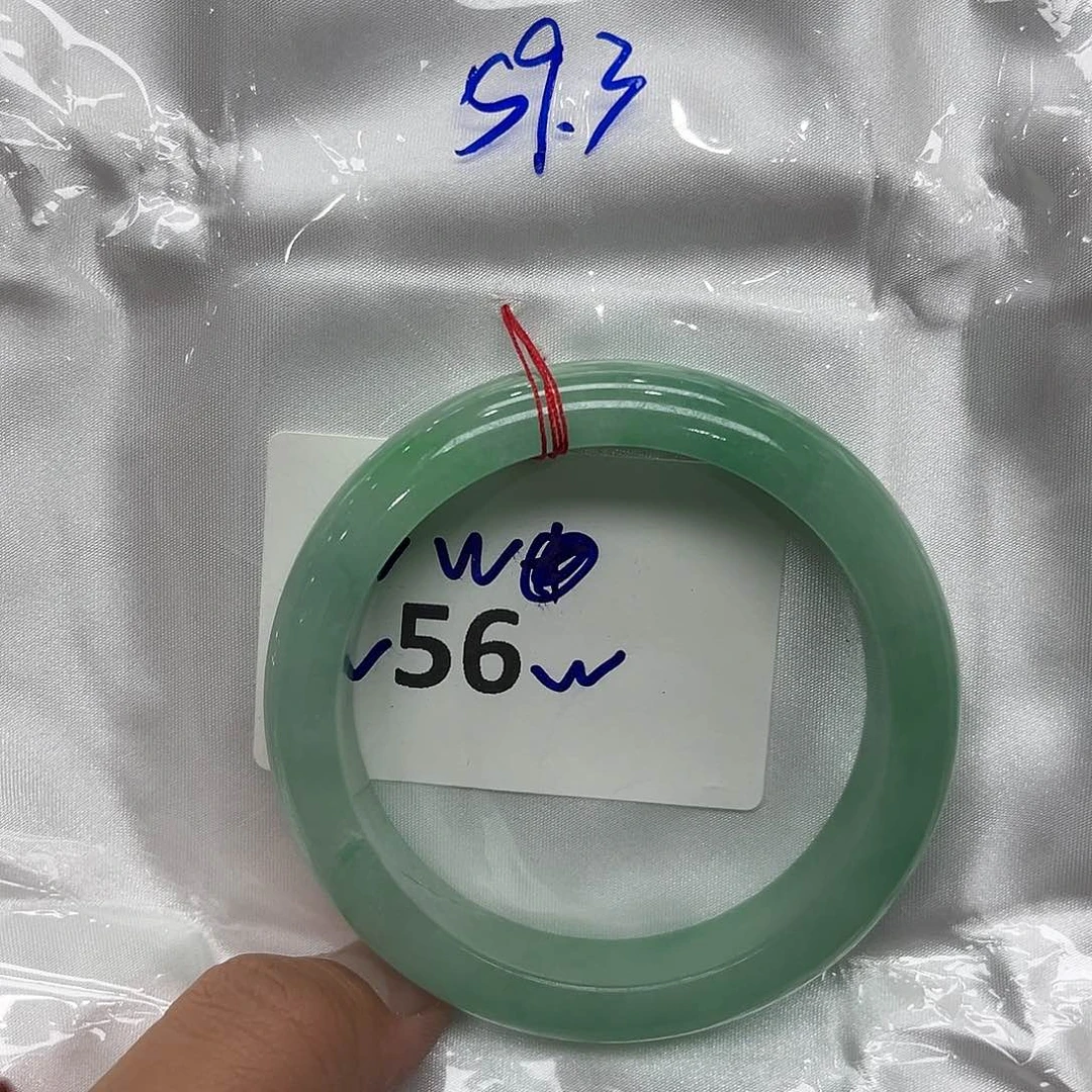 翡翠手镯未镶嵌默认瑕疵