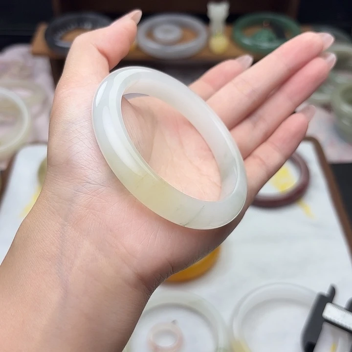 石英质玉未镶嵌手镯