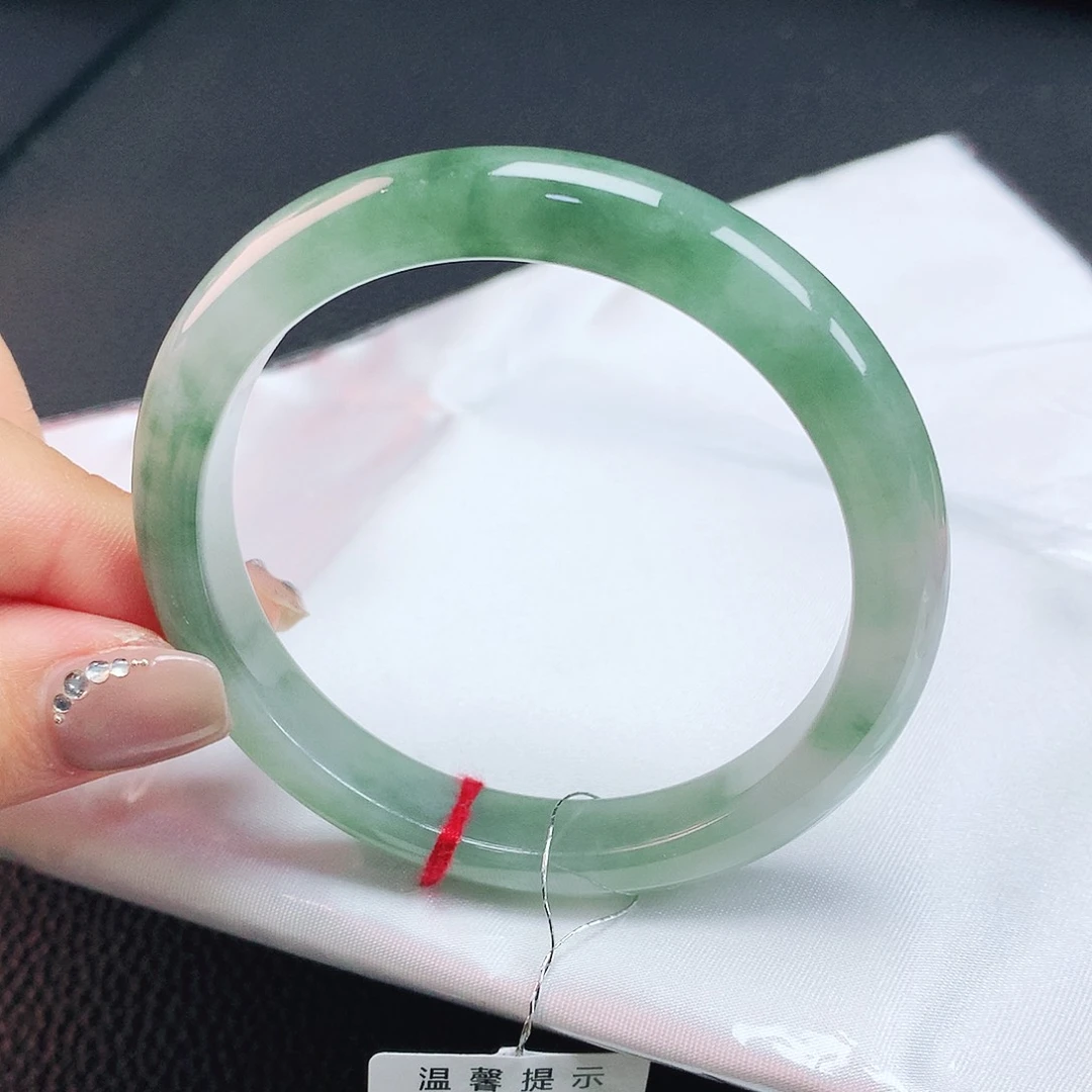 翡翠手镯未镶嵌55圈