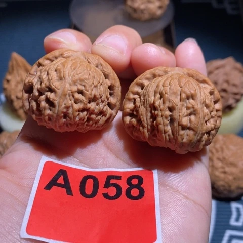 文玩核桃吊坠36闷白