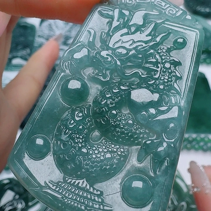 翡翠未镶嵌颈饰天然的A货翡翠多样性发其一