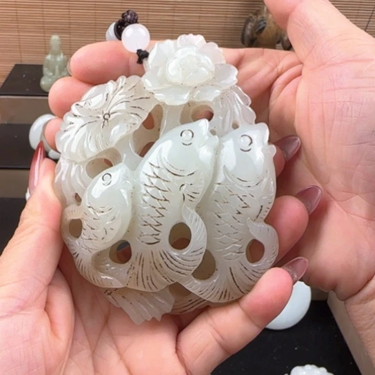颈饰未镶嵌和田玉（糖玉）