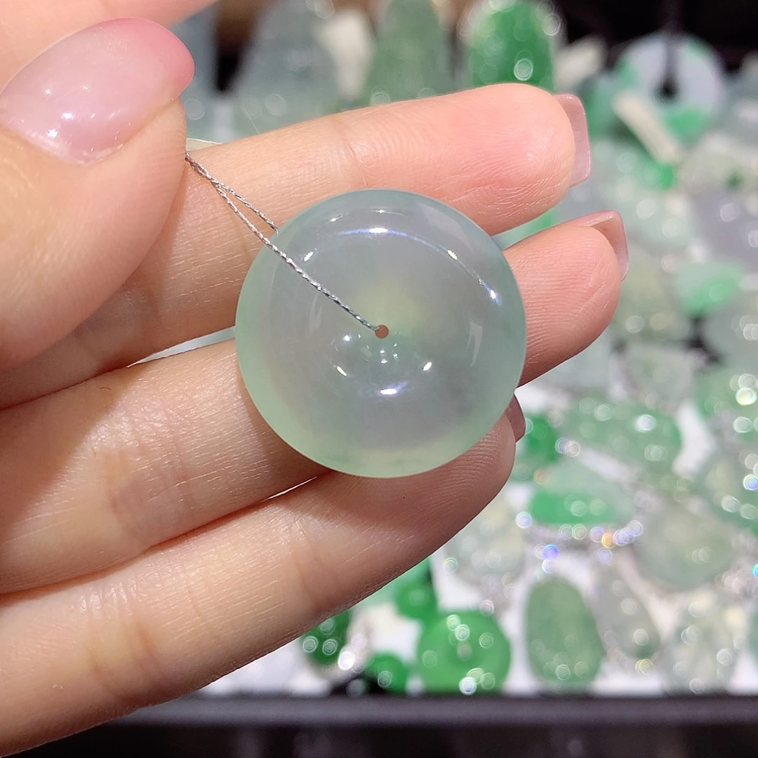 翡翠未镶嵌颈饰扣