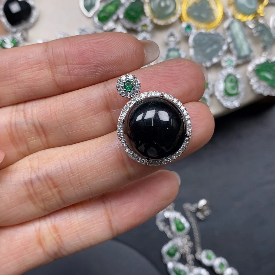 翡翠颈饰未镶嵌翡翠