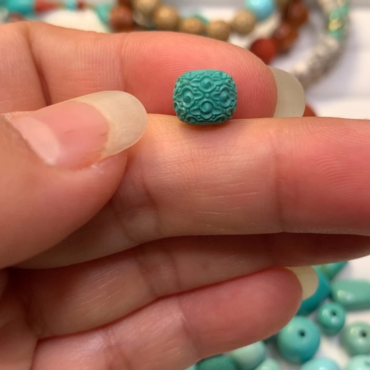 绿松石未镶嵌颈饰