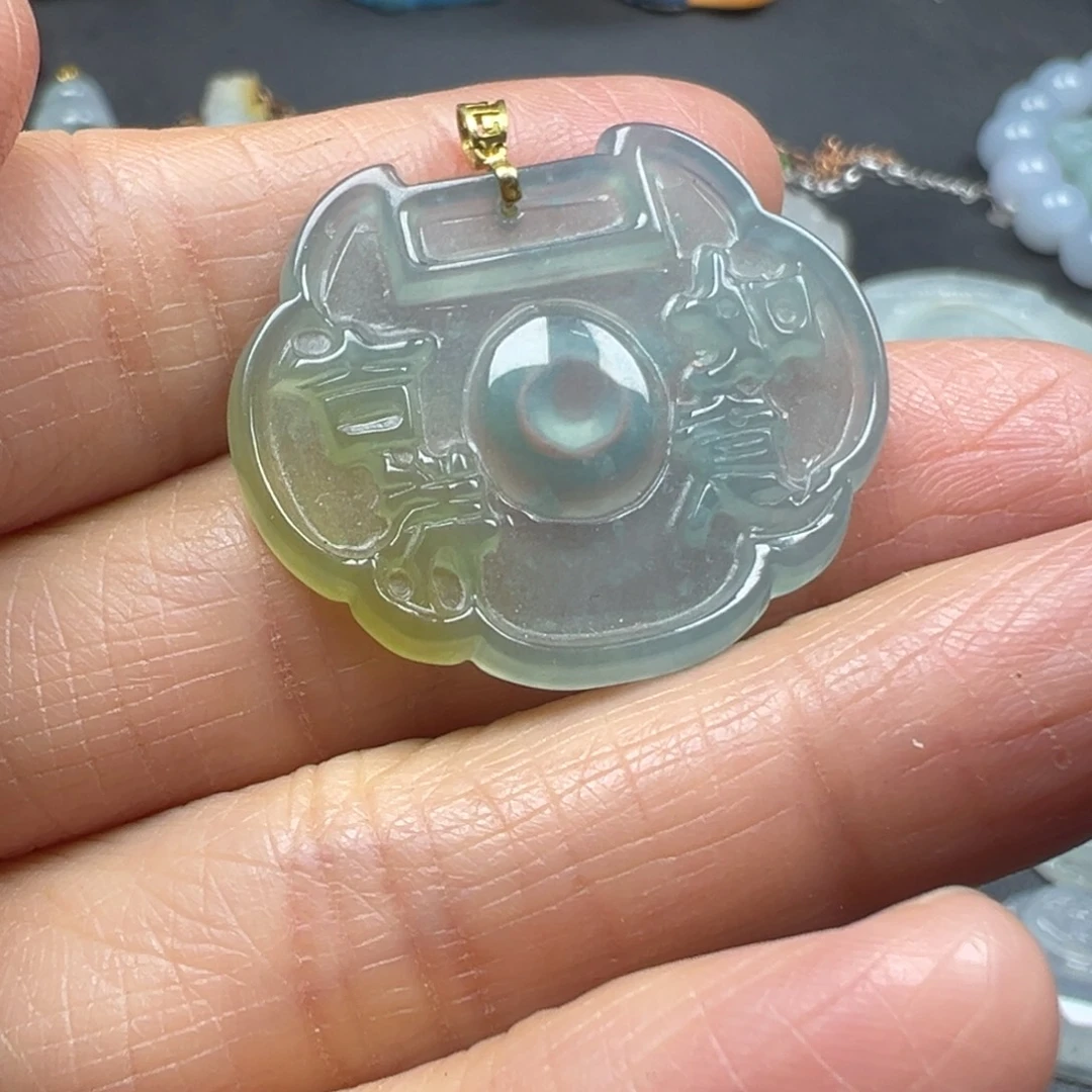 翡翠18K金镶嵌颈饰如意