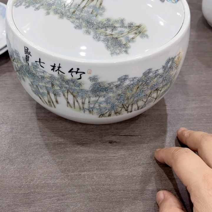 壶釉下五彩的瓷器和瓷器