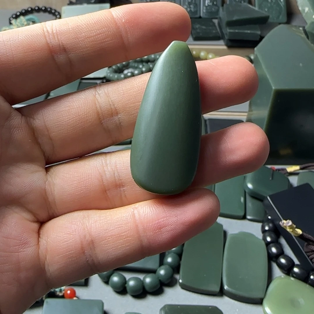 吊坠(不含链)未镶嵌和田玉（青玉）