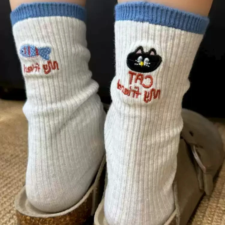 “猫鱼AB款”秋冬季新款袜子ins拼色针织版小猫小鱼字母中筒袜女GGK
