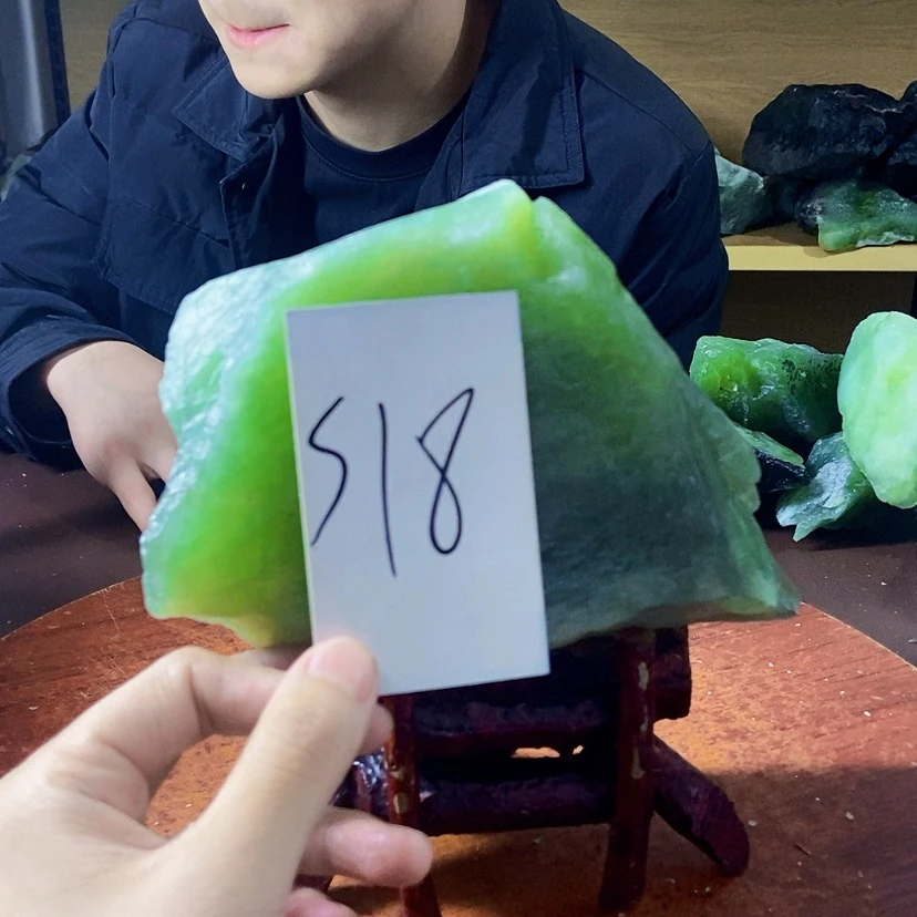 【闪购商品】蛇纹石玉岫玉原石未镶嵌?**?