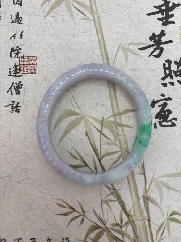 X446-五二加雕花缅甸翡翠手镯