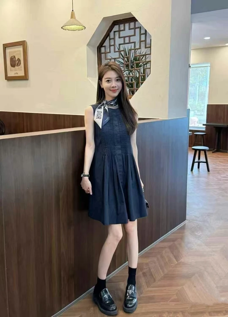 极简风琴褶皱宽松圆领娃娃裙无袖棉质夏季气质高级迷你连衣裙