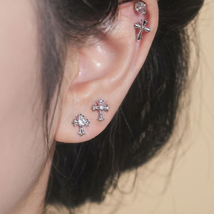 足银耳饰 黑色十字架999纯银耳钉女2025年新款冷淡风精致小巧耳环