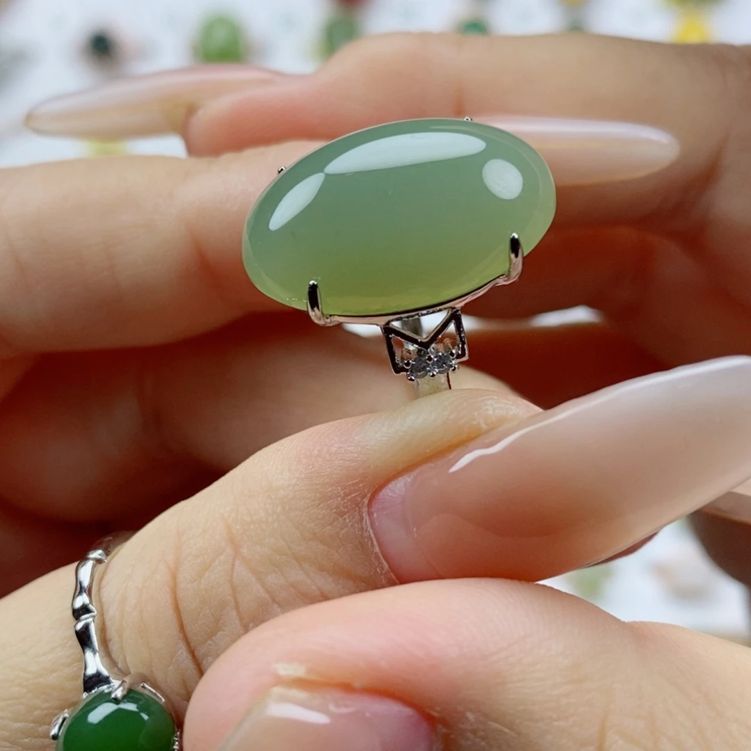 未镶嵌戒指和田玉