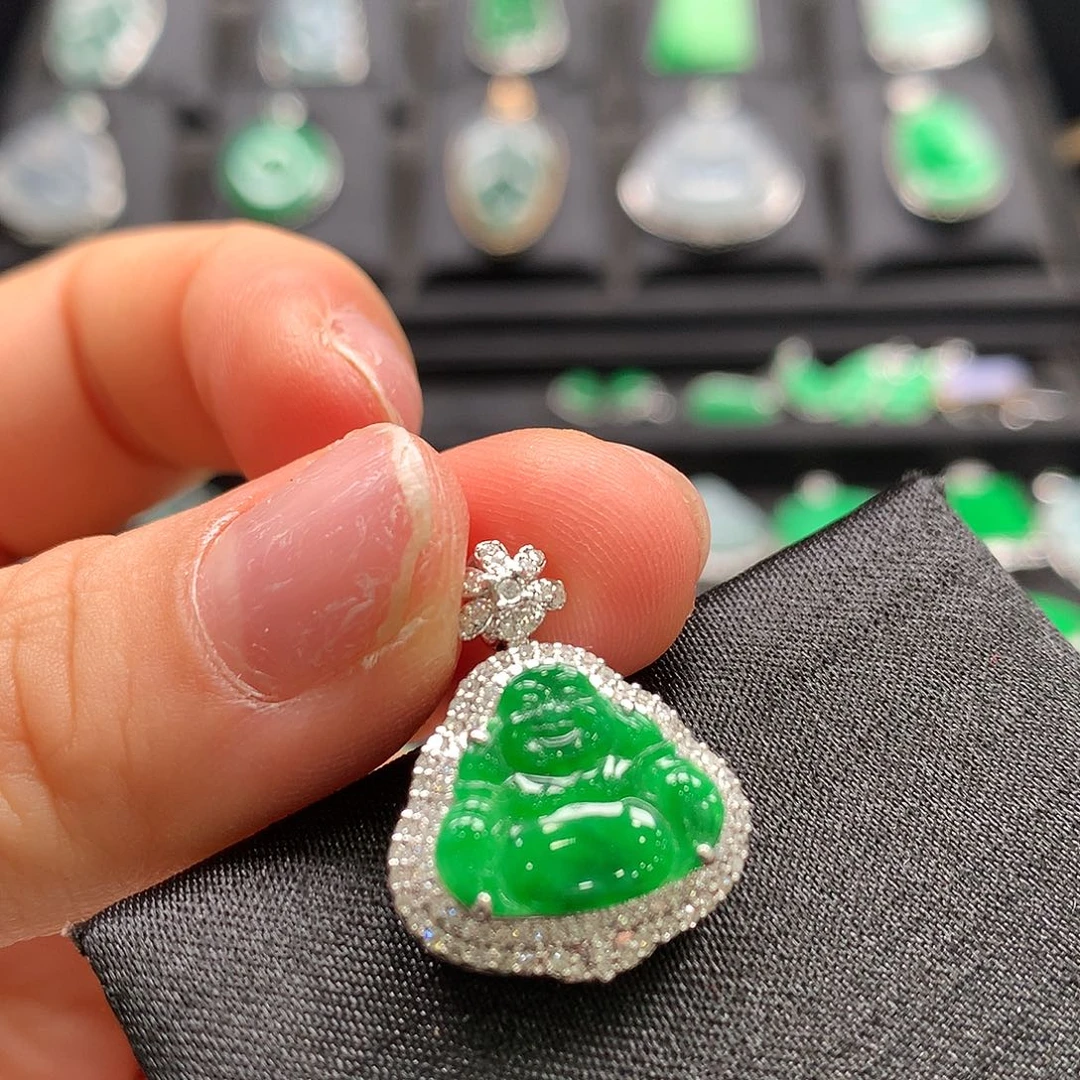 翡翠18K金镶嵌颈饰佛公