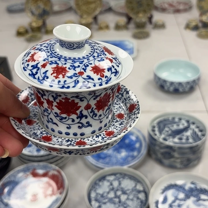 瓷片釉里红缠枝莲三才马蹄盖碗景德镇