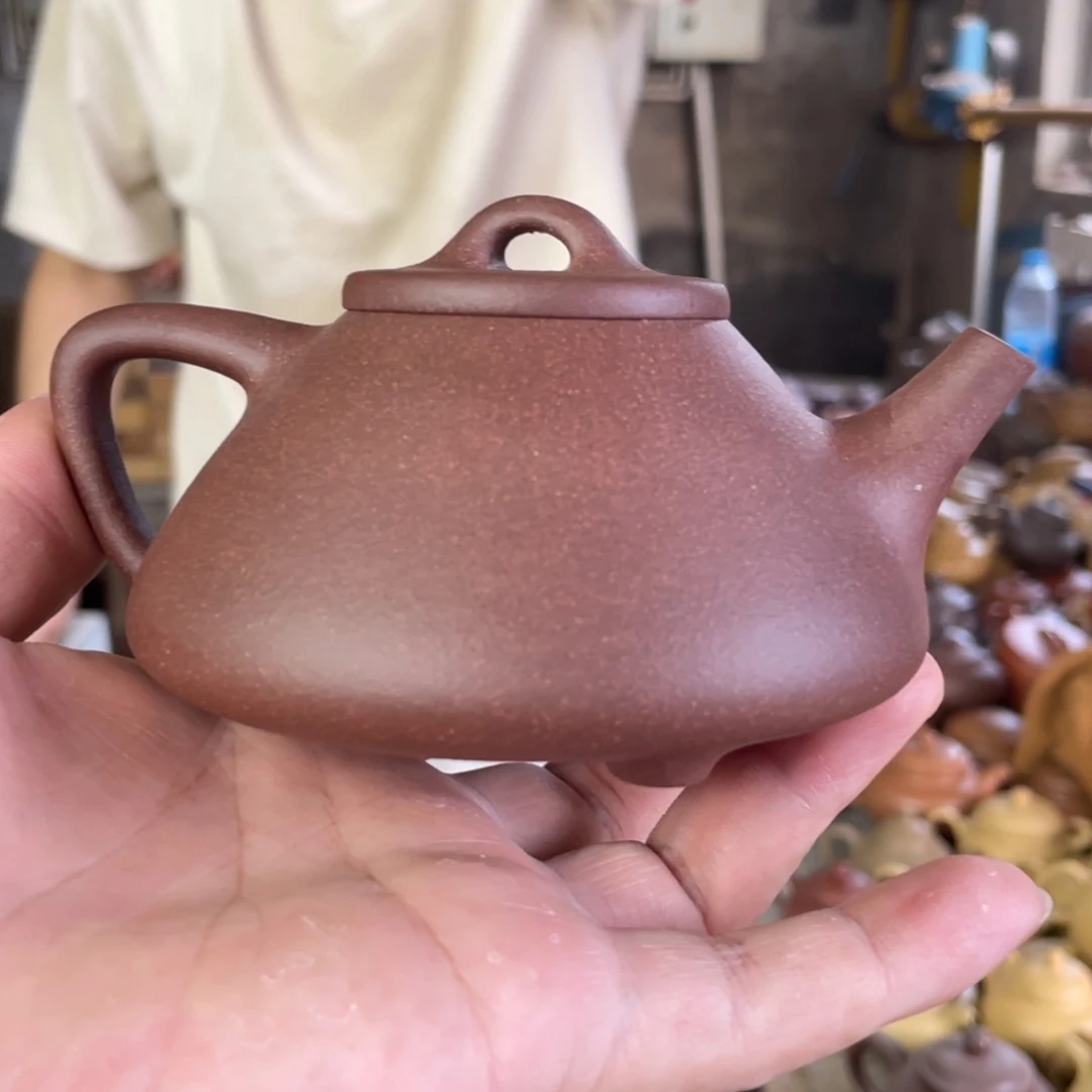 茶壶紫砂LD。  底槽清。 子冶石瓢。 180CC