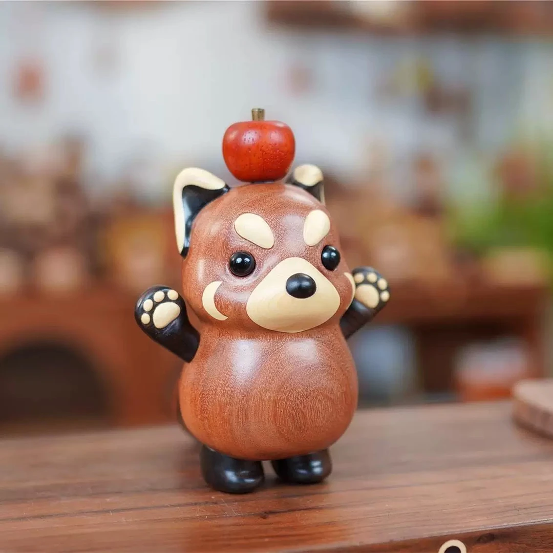 可爱小熊猫小浣熊实木桌面摆件高端中国木质潮玩创意生日礼物