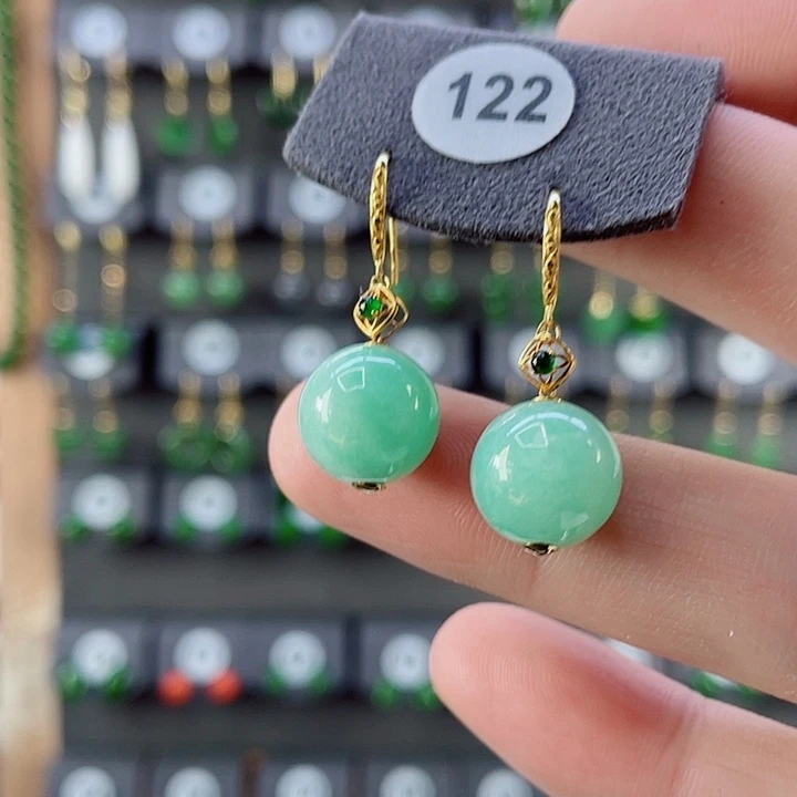 18K金镶嵌翡翠耳饰