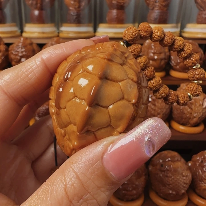 橄榄核把件A****s富甲一方手把件43