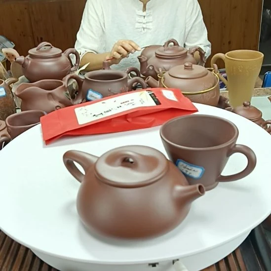 茶壶紫砂工作人员
