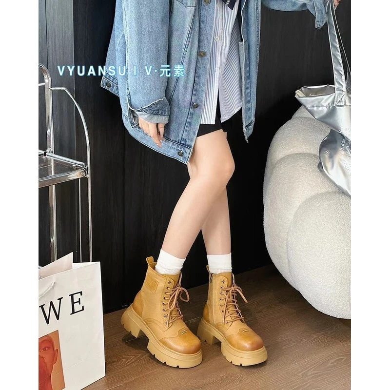 V元素圆头马丁靴女2025新秋新英伦风厚底女法式女米白中跟女靴