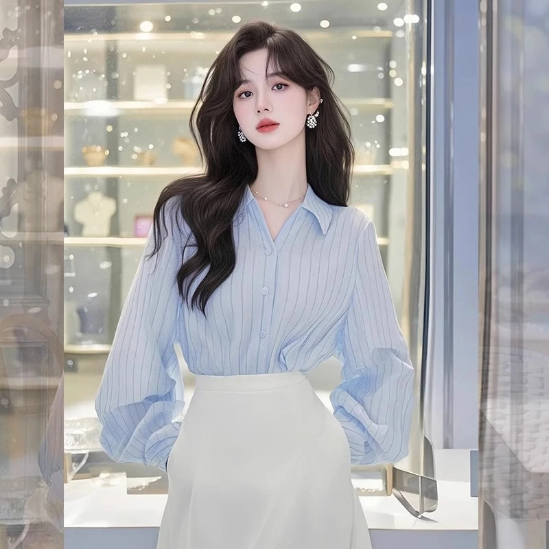 今年流行高级感独特漂亮超好看气质通勤蓝色条纹长袖衬衫女春季款
