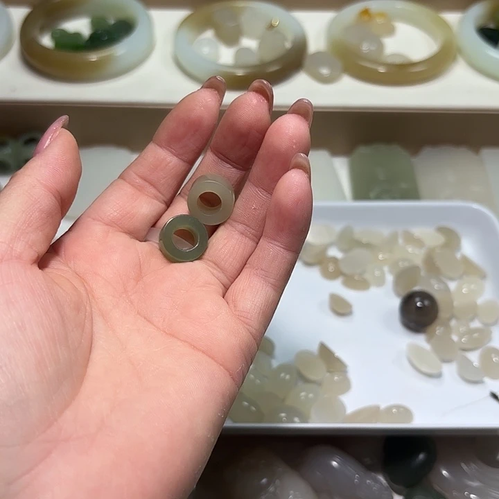 和田玉未镶嵌车挂