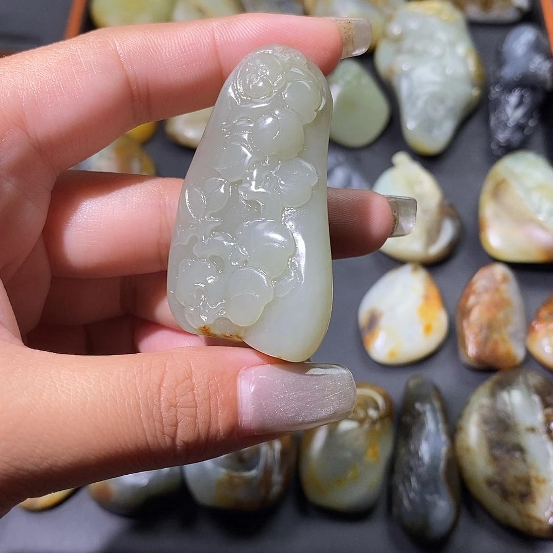 北***树颈饰未镶嵌和田玉
