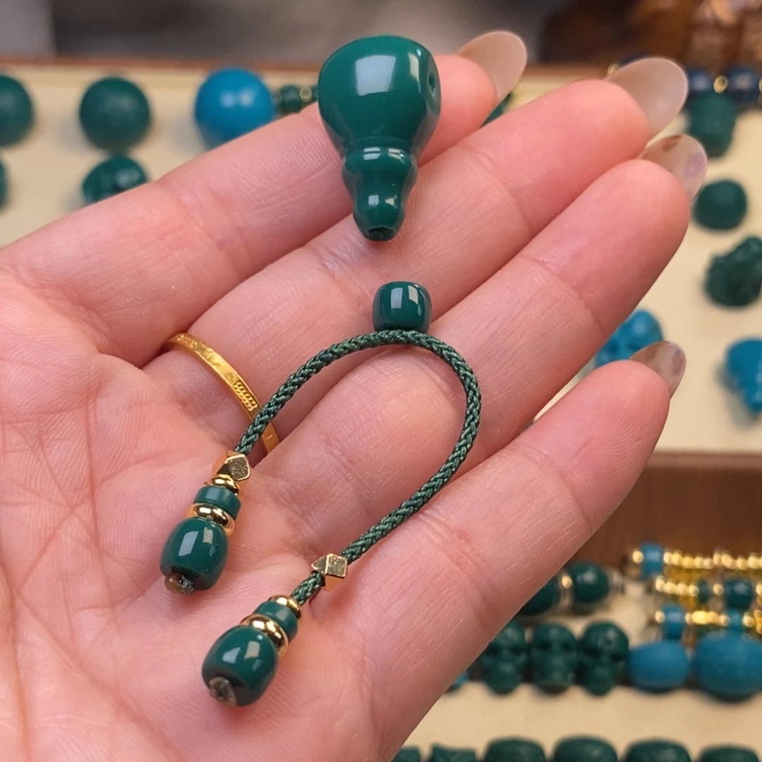 如***。颈饰琉璃平替配饰