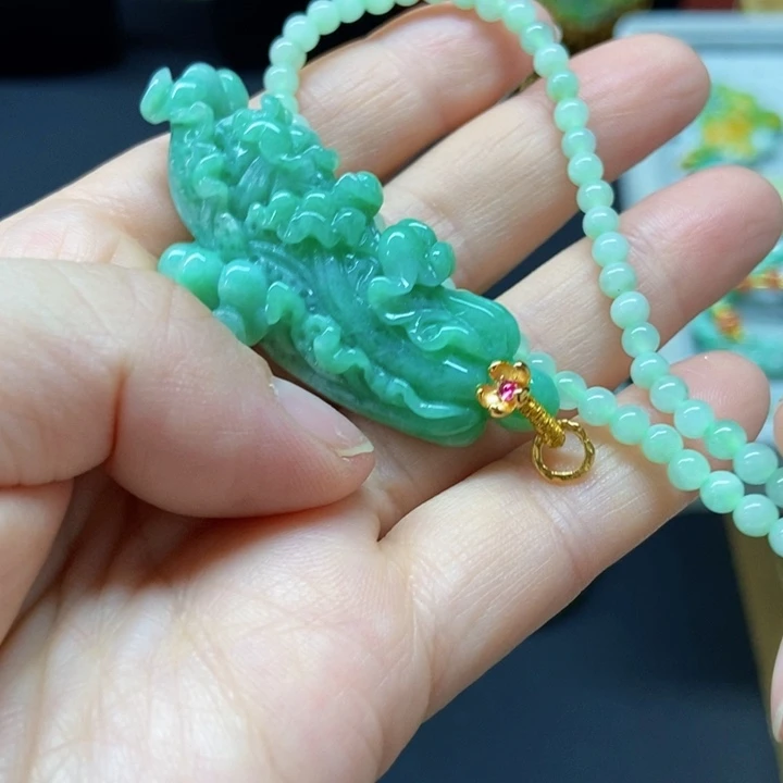 翡翠未镶嵌颈饰吊坠
