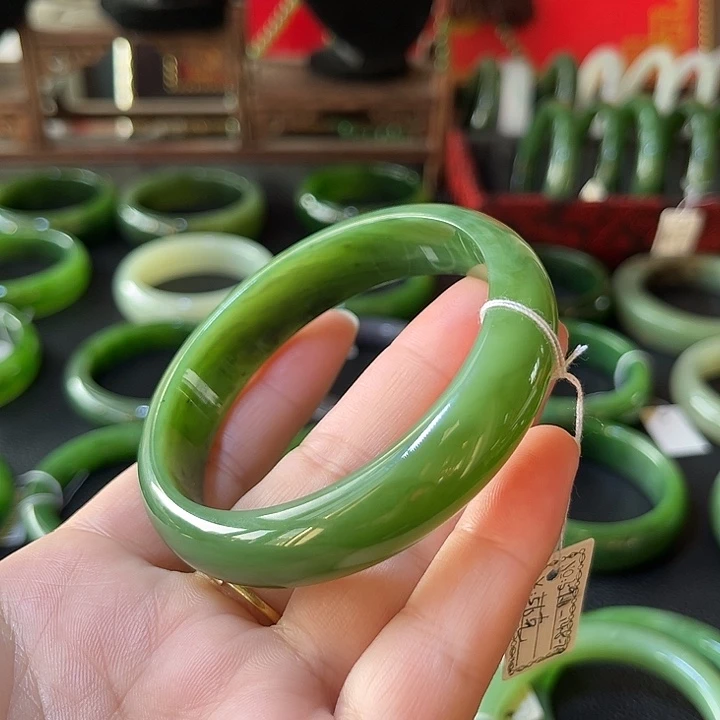 和田玉（碧玉）未镶嵌手镯