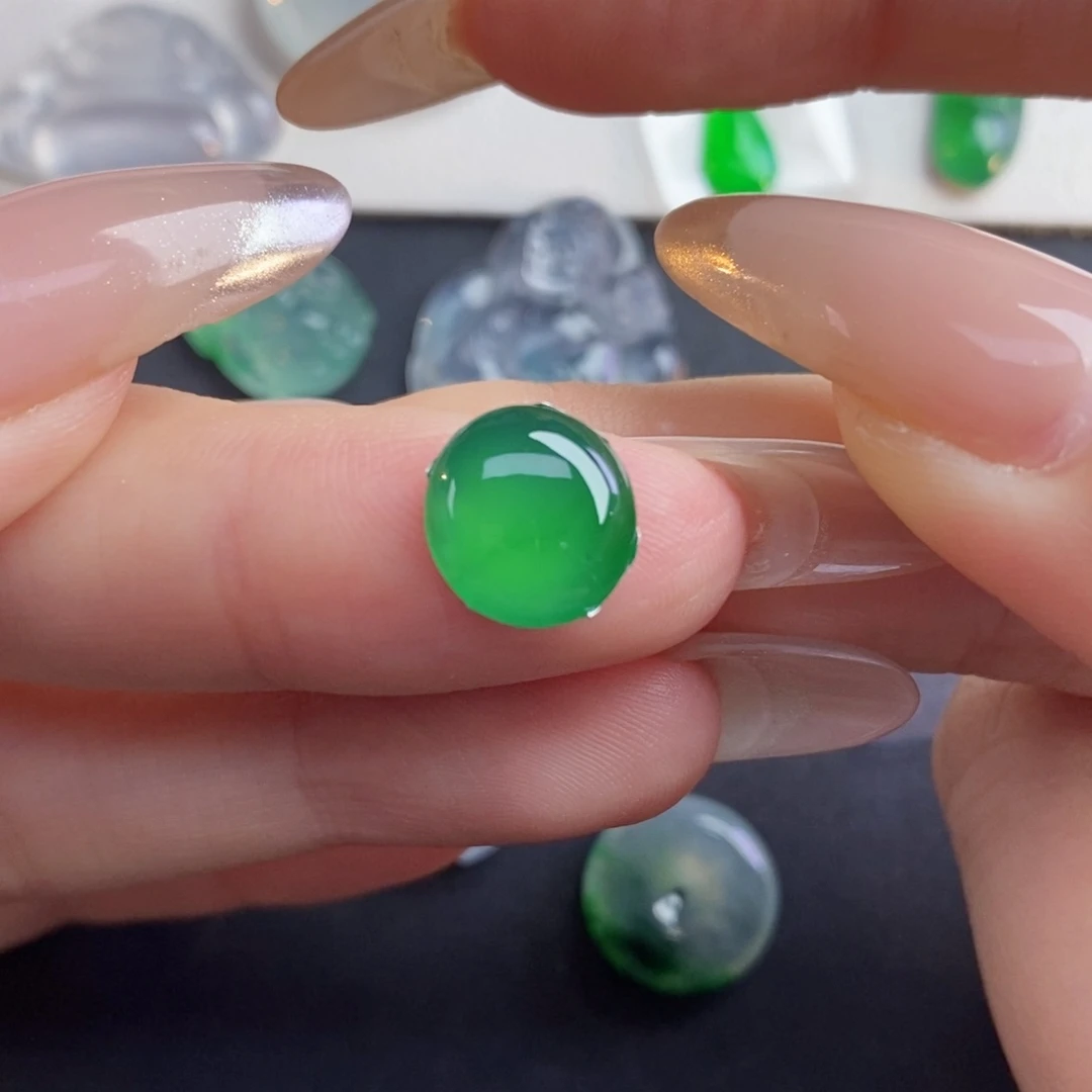 翡翠裸石10.6-10.1-3.48