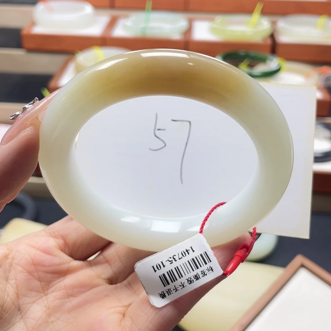 【闪购商品】未镶嵌手镯和田玉微瑕56 57