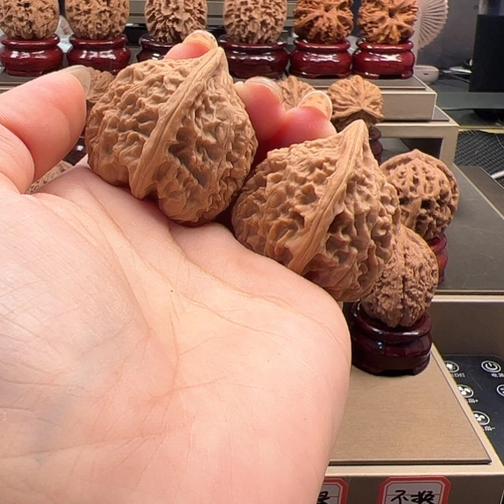 吊坠文玩核桃34 十三陵鸡心 h-006