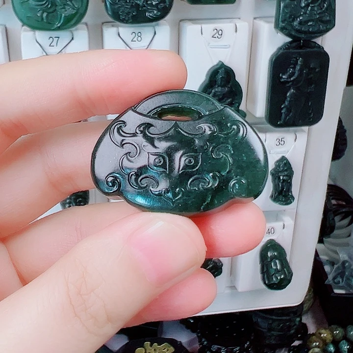 蛇纹石玉颈饰未镶嵌