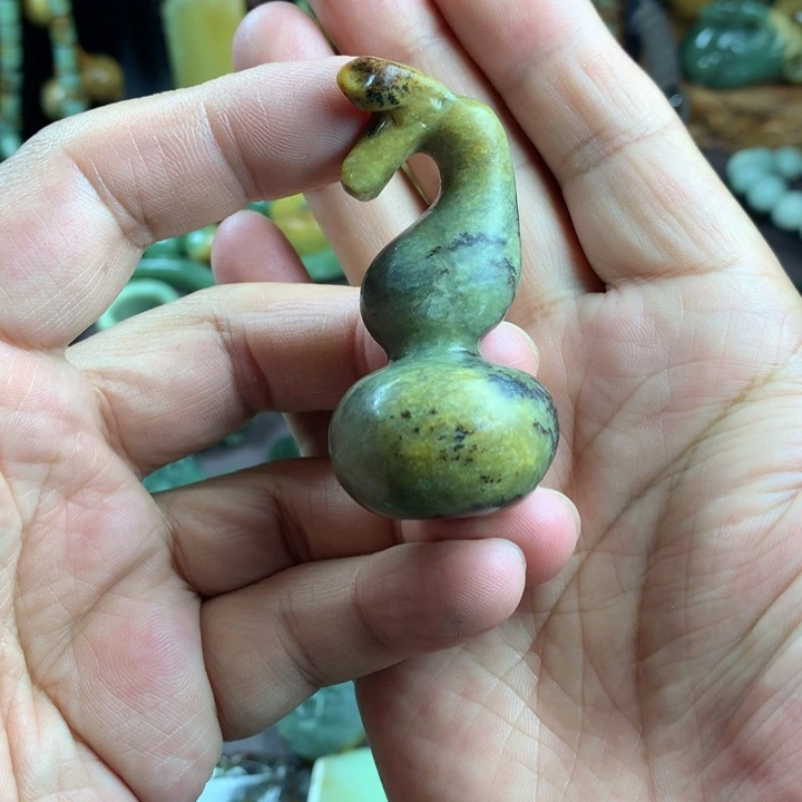 吊坠(赠链)未镶嵌岫岩河磨玉（透闪石质玉）
